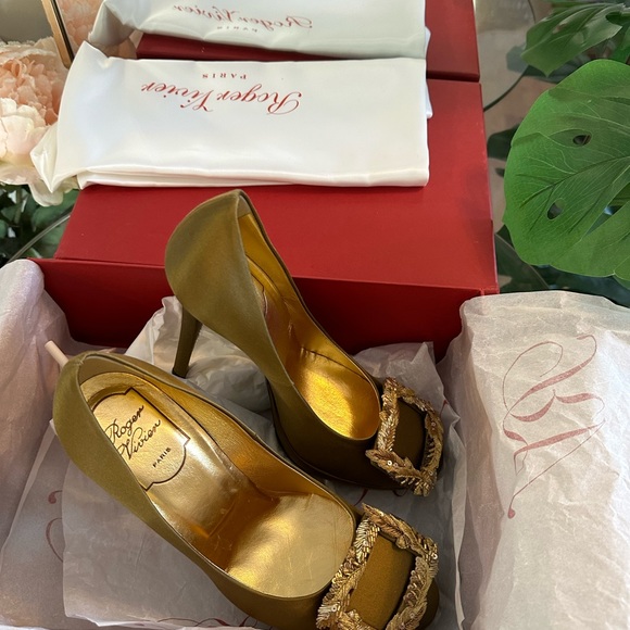 Roger Vivier Olive Satin Buckle Platform Heels Size 6.5 - Picture 4 of 5